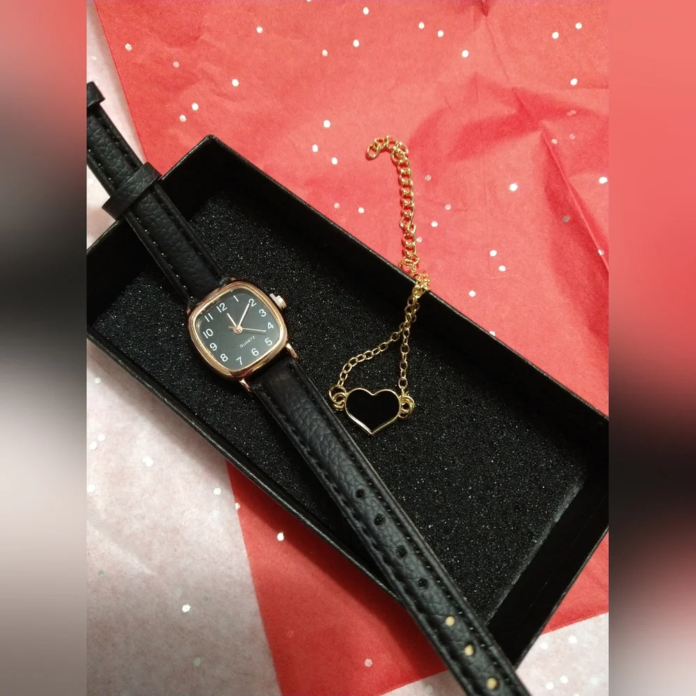 #19 Women's Quartz Watch & Heart Bracelet Gift Set - Picture 7 of 11